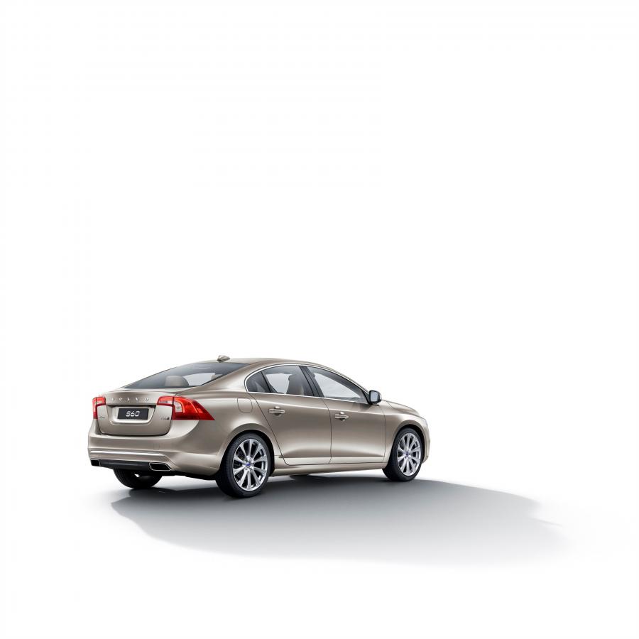  Volvo S60 Inscription 2015 года  (фото 2 из 3)